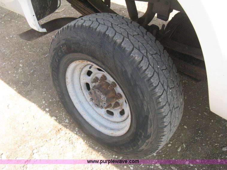 image for item H5439 2001 Ford F250 Super Duty XL SuperCab pickup truck