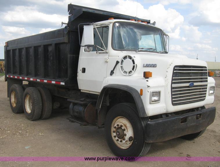image for item H5440 1993 Ford LNT9000 dump truck
