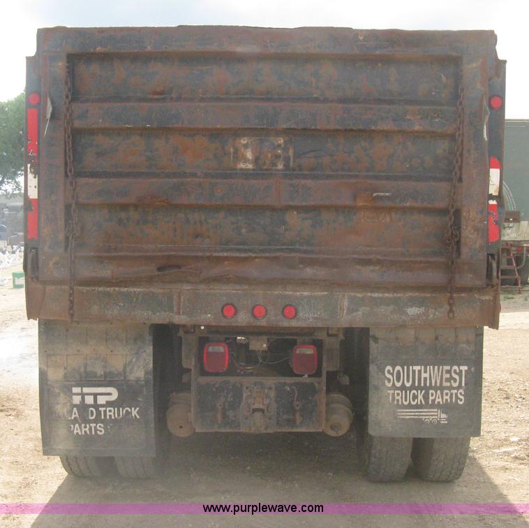 image for item H5440 1993 Ford LNT9000 dump truck