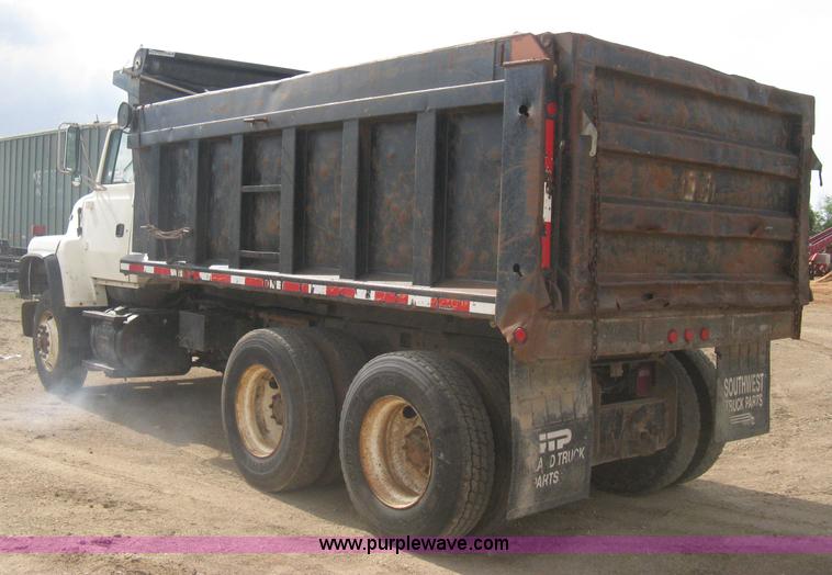 image for item H5440 1993 Ford LNT9000 dump truck