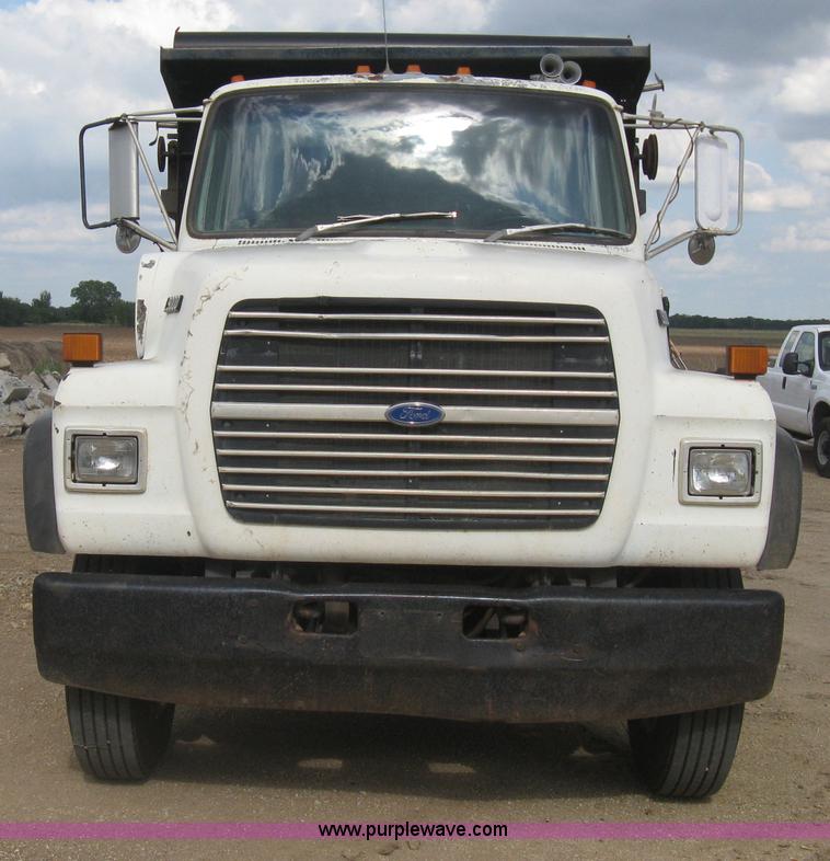 image for item H5440 1993 Ford LNT9000 dump truck