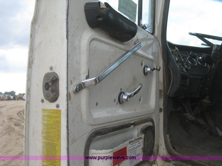 image for item H5440 1993 Ford LNT9000 dump truck