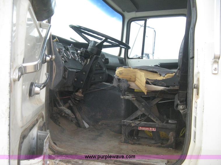 image for item H5440 1993 Ford LNT9000 dump truck