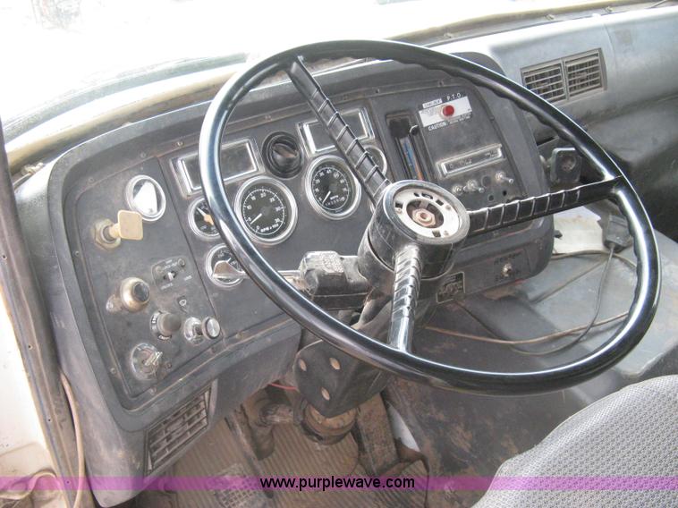 image for item H5440 1993 Ford LNT9000 dump truck