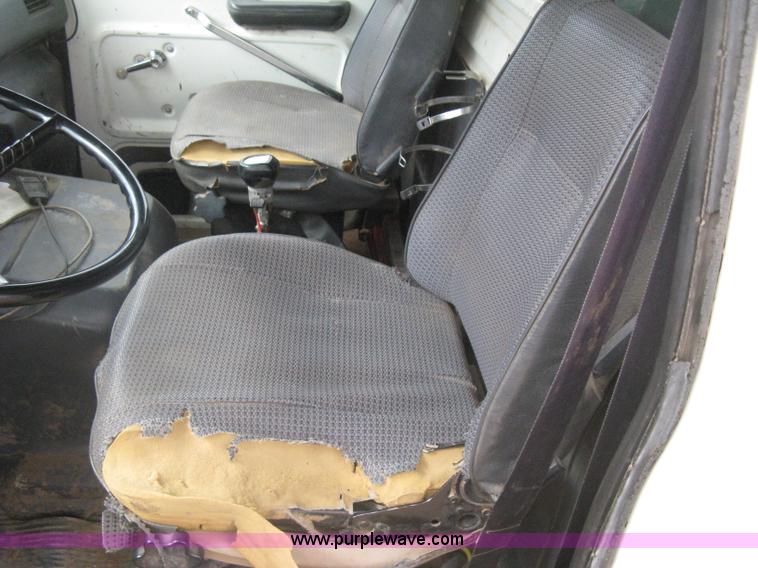 image for item H5440 1993 Ford LNT9000 dump truck