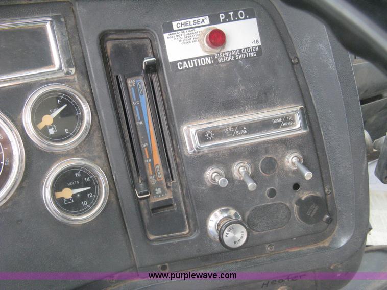 image for item H5440 1993 Ford LNT9000 dump truck