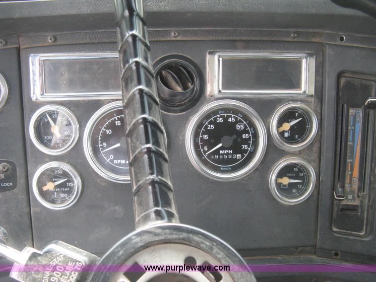 image for item H5440 1993 Ford LNT9000 dump truck