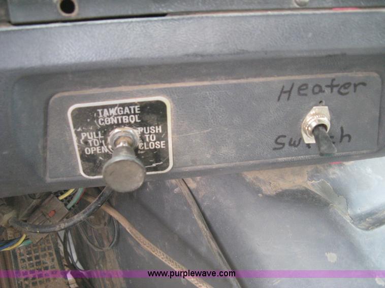 image for item H5440 1993 Ford LNT9000 dump truck