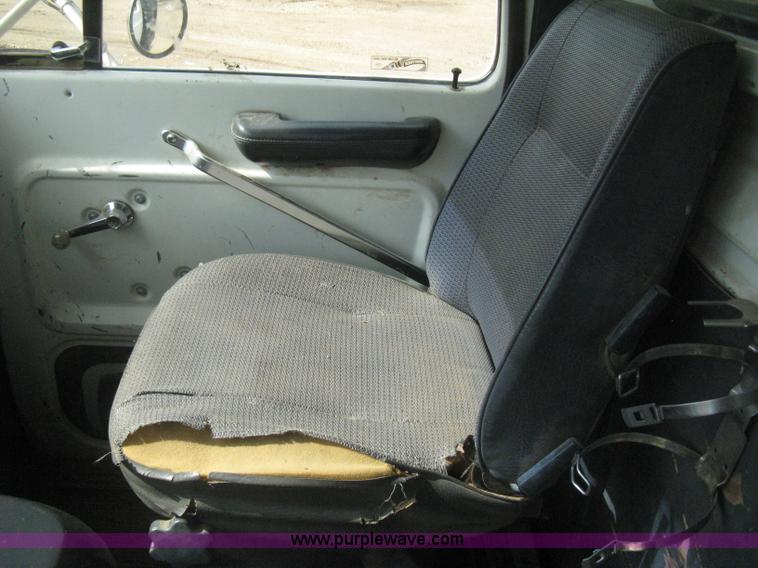 image for item H5440 1993 Ford LNT9000 dump truck