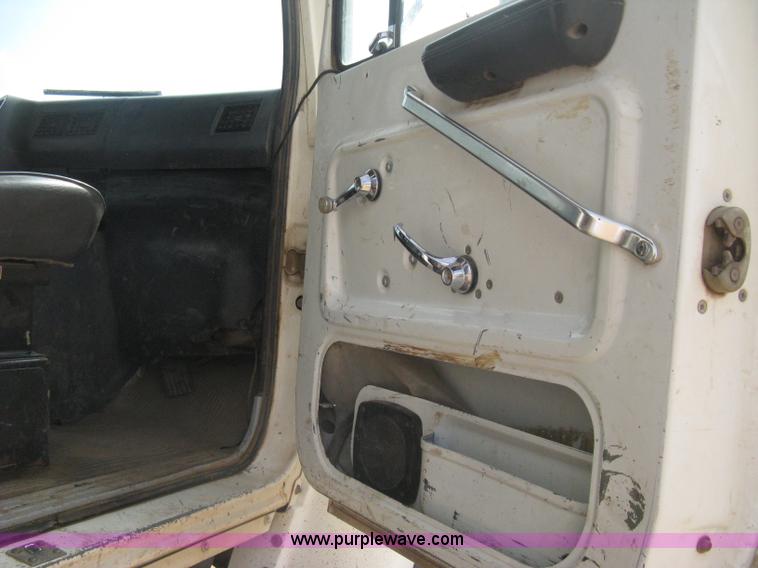 image for item H5440 1993 Ford LNT9000 dump truck