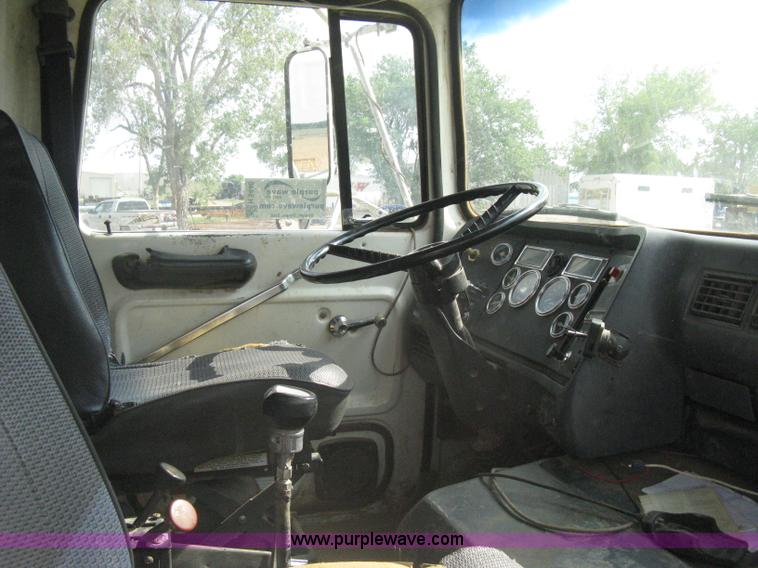image for item H5440 1993 Ford LNT9000 dump truck