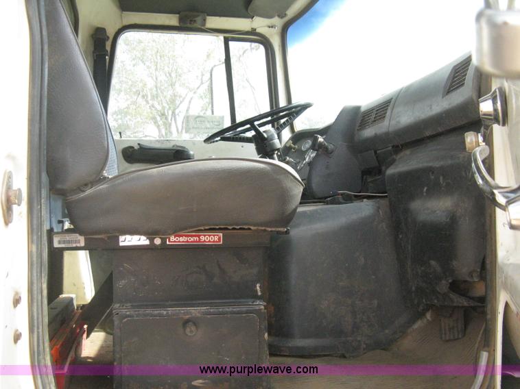 image for item H5440 1993 Ford LNT9000 dump truck