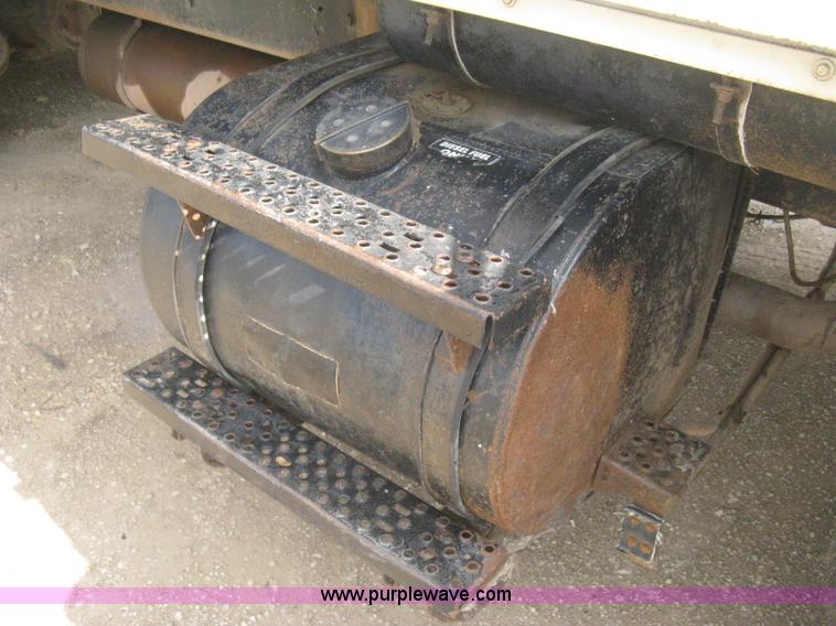 image for item H5440 1993 Ford LNT9000 dump truck