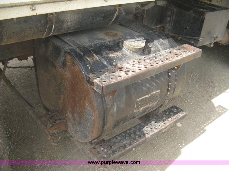 image for item H5440 1993 Ford LNT9000 dump truck