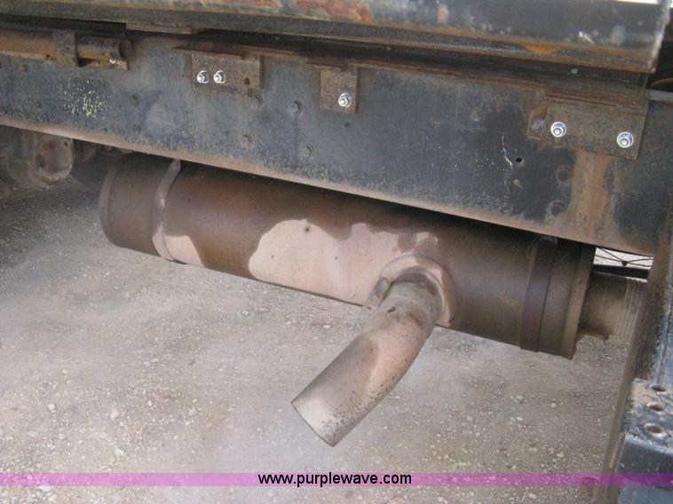 image for item H5440 1993 Ford LNT9000 dump truck