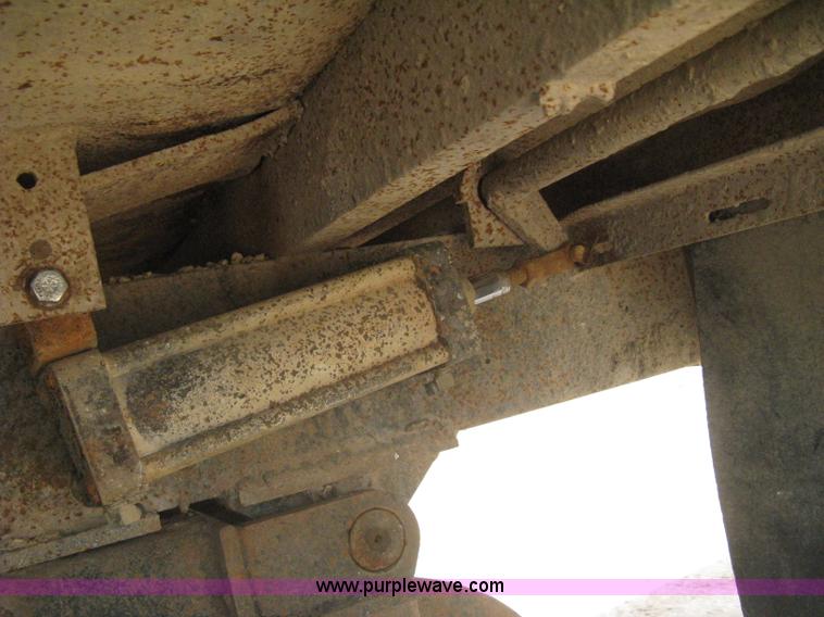 image for item H5440 1993 Ford LNT9000 dump truck