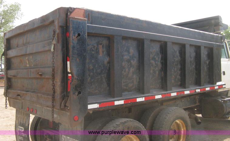 image for item H5440 1993 Ford LNT9000 dump truck