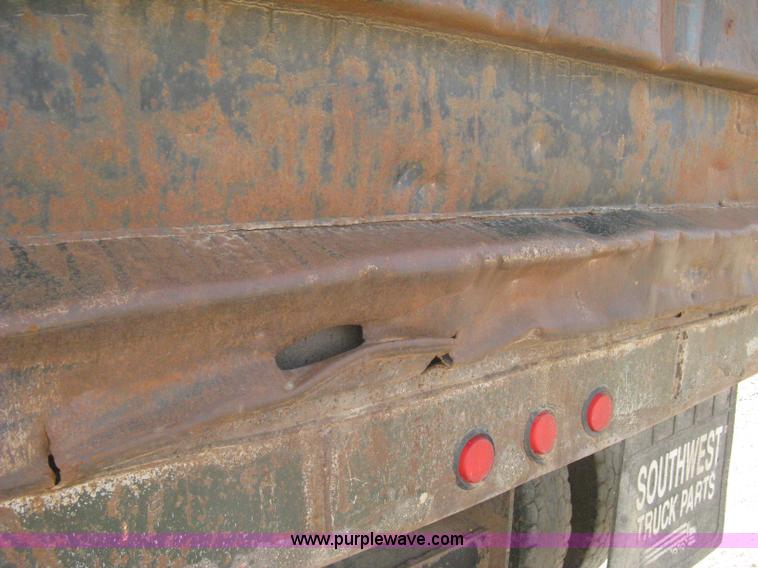 image for item H5440 1993 Ford LNT9000 dump truck
