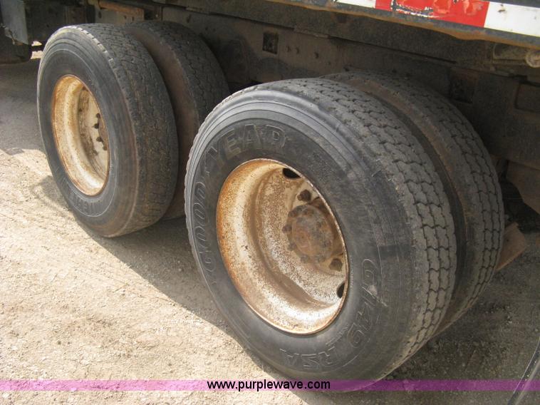 image for item H5440 1993 Ford LNT9000 dump truck