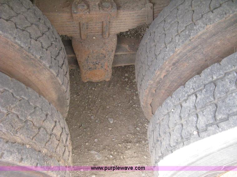 image for item H5440 1993 Ford LNT9000 dump truck