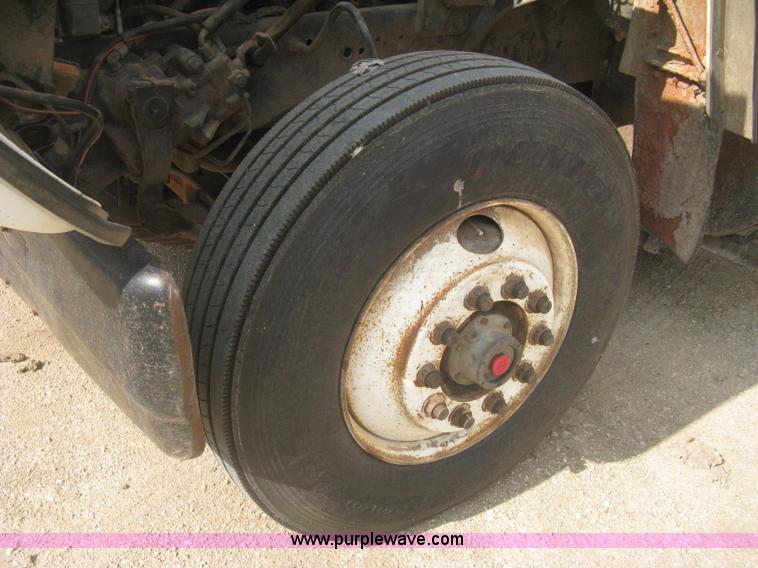 image for item H5440 1993 Ford LNT9000 dump truck