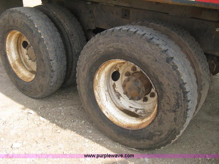 image for item H5440 1993 Ford LNT9000 dump truck