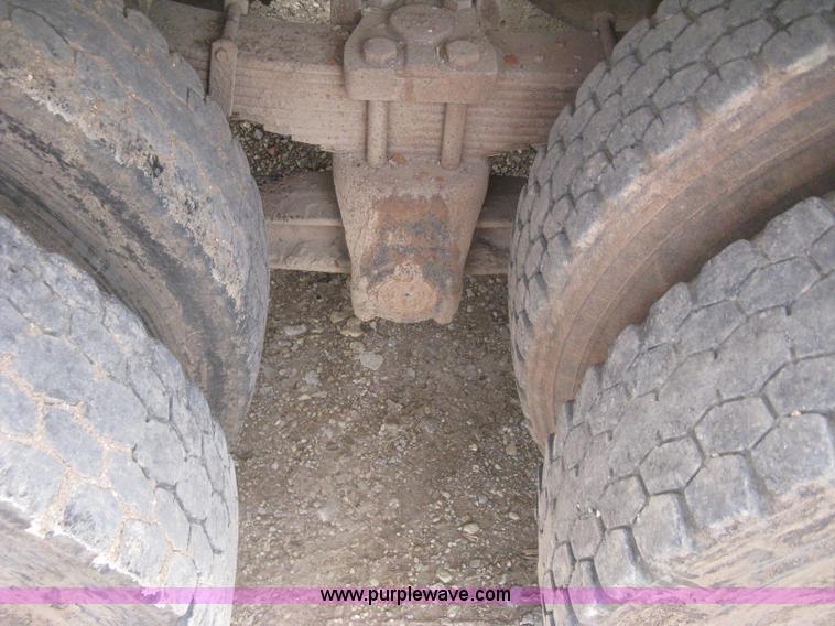 image for item H5440 1993 Ford LNT9000 dump truck