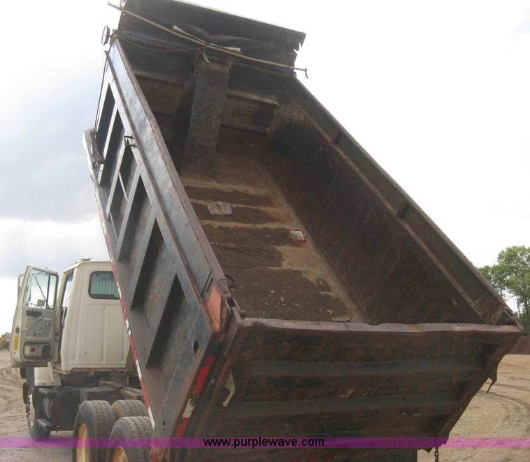 image for item H5440 1993 Ford LNT9000 dump truck