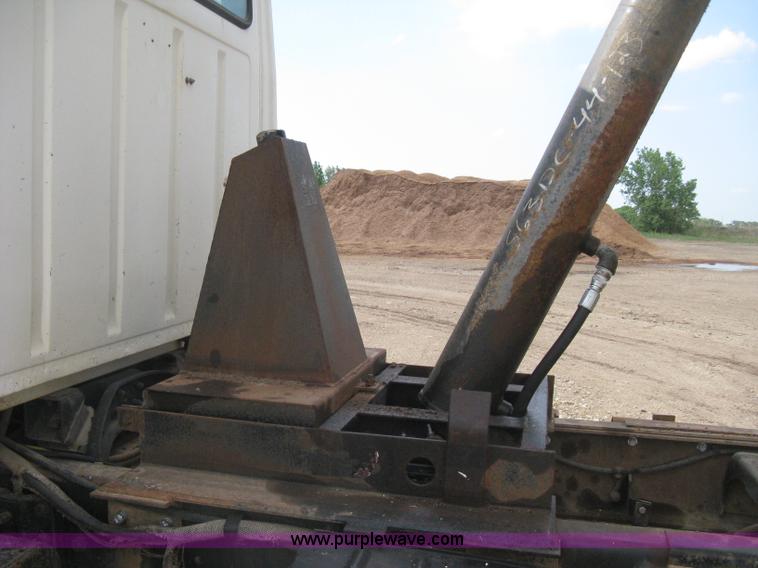 image for item H5440 1993 Ford LNT9000 dump truck