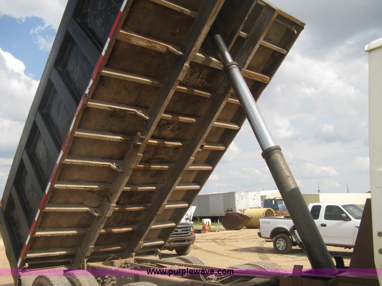 image for item H5440 1993 Ford LNT9000 dump truck