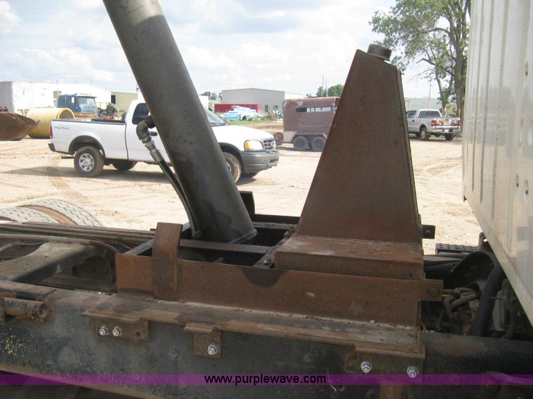 image for item H5440 1993 Ford LNT9000 dump truck