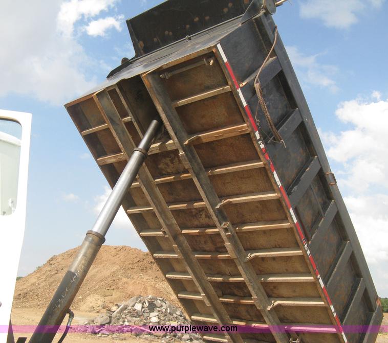 image for item H5440 1993 Ford LNT9000 dump truck