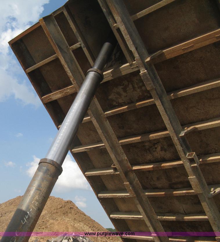 image for item H5440 1993 Ford LNT9000 dump truck