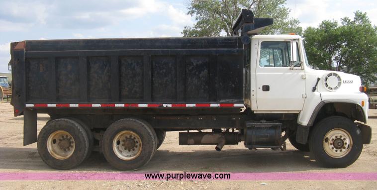 image for item H5440 1993 Ford LNT9000 dump truck
