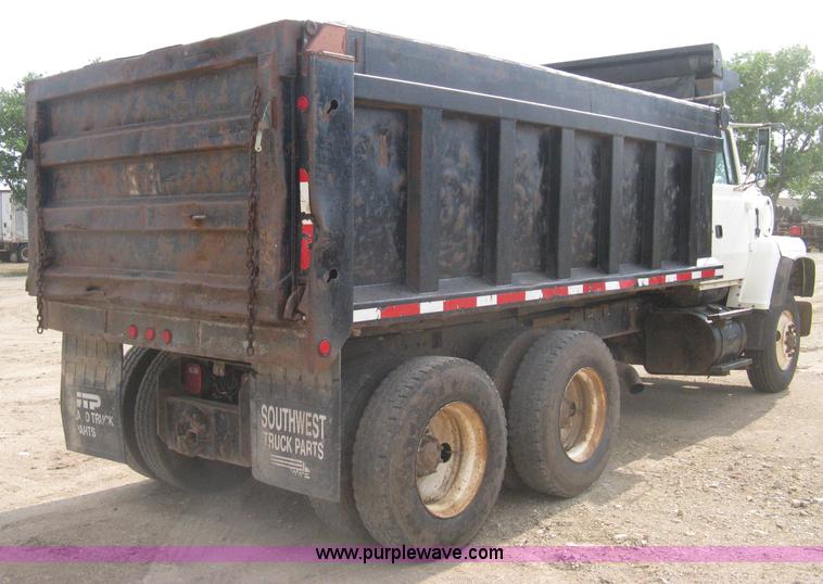 image for item H5440 1993 Ford LNT9000 dump truck