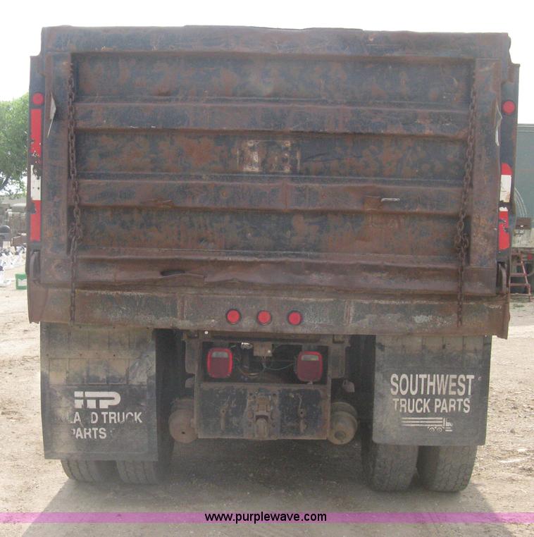 image for item H5440 1993 Ford LNT9000 dump truck