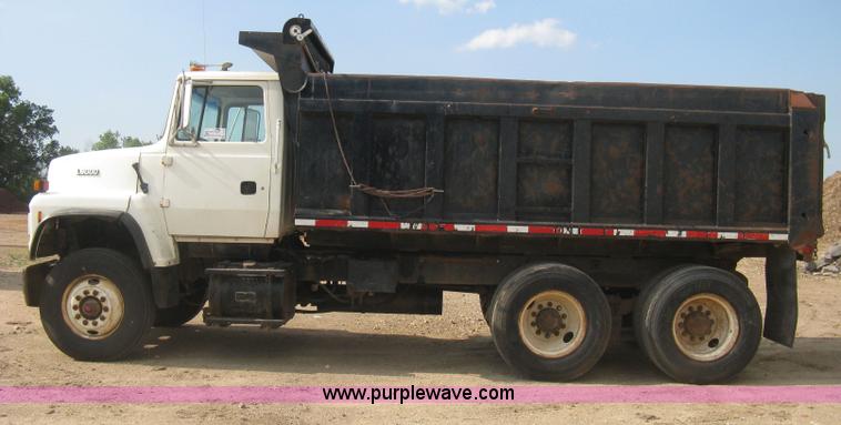image for item H5440 1993 Ford LNT9000 dump truck
