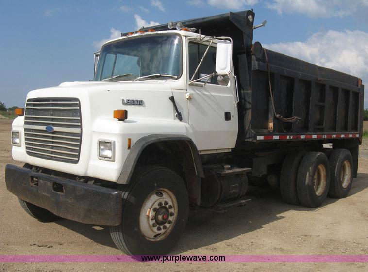 image for item H5440 1993 Ford LNT9000 dump truck