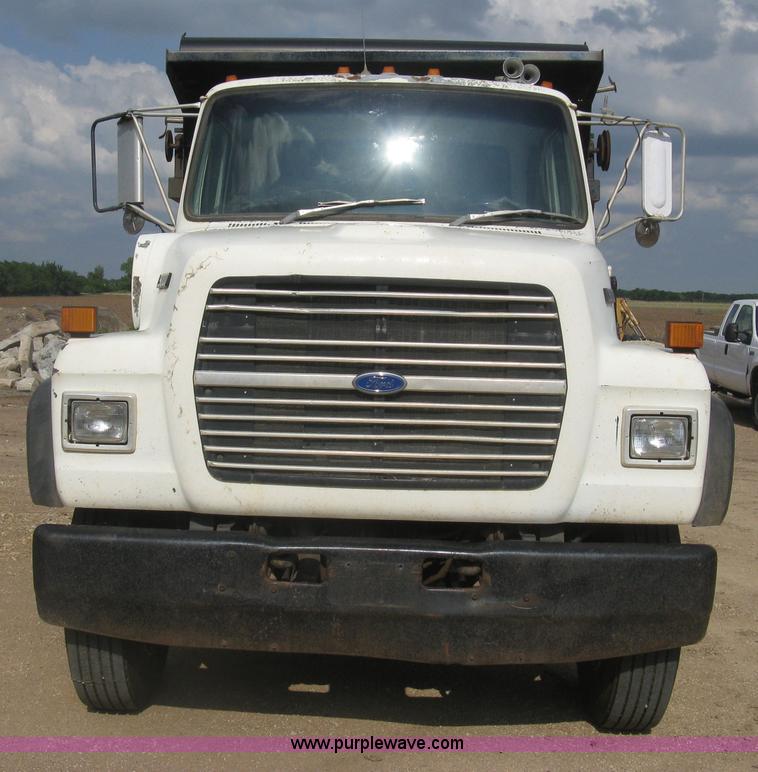 image for item H5440 1993 Ford LNT9000 dump truck