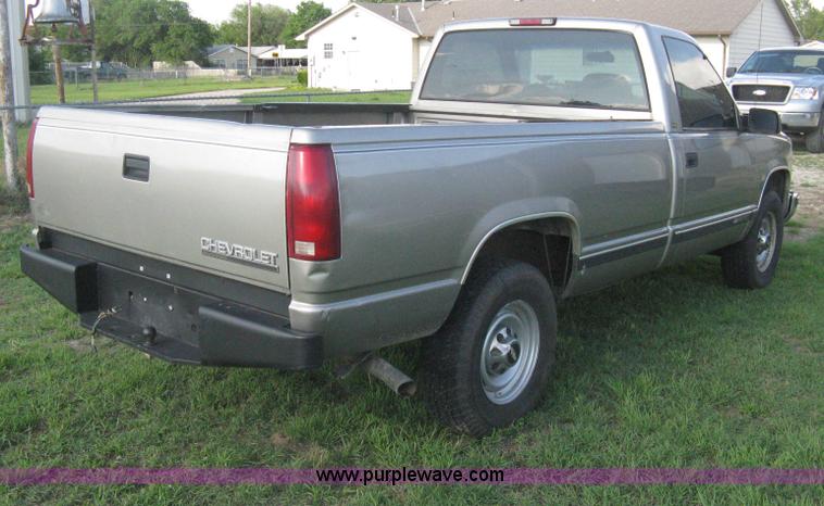 image for item H5441 1998 Chevrolet Silverado 2500 pickup truck