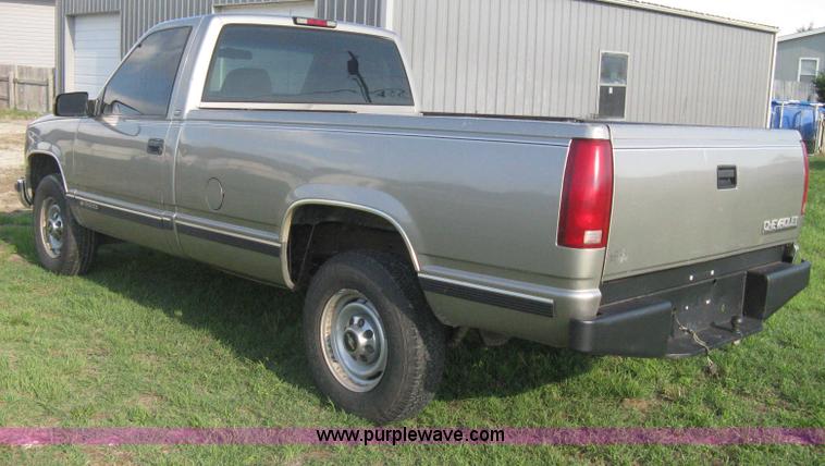 image for item H5441 1998 Chevrolet Silverado 2500 pickup truck