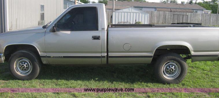 image for item H5441 1998 Chevrolet Silverado 2500 pickup truck