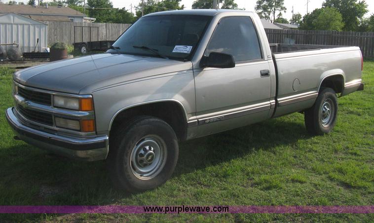 image for item H5441 1998 Chevrolet Silverado 2500 pickup truck
