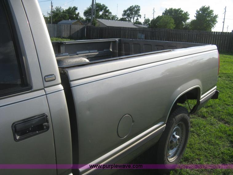 image for item H5441 1998 Chevrolet Silverado 2500 pickup truck