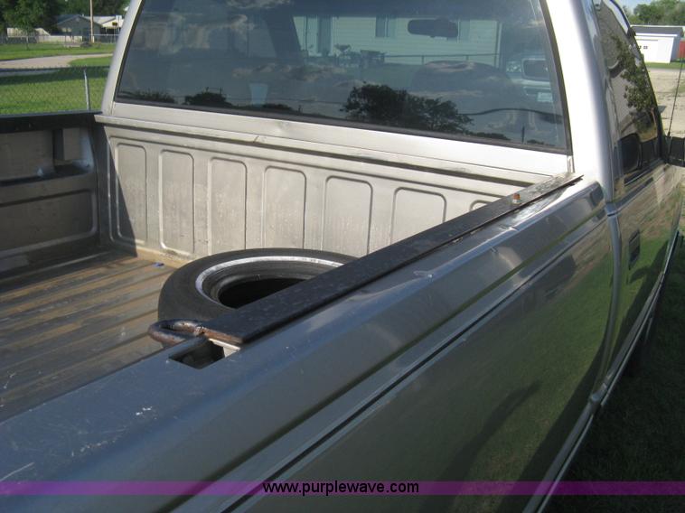 image for item H5441 1998 Chevrolet Silverado 2500 pickup truck