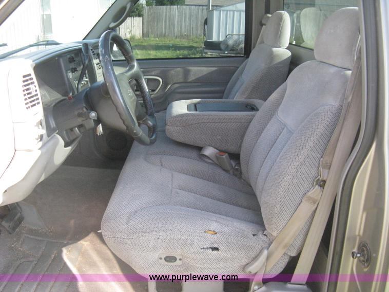 image for item H5441 1998 Chevrolet Silverado 2500 pickup truck