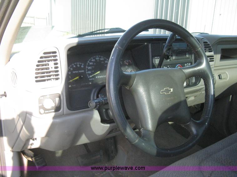 image for item H5441 1998 Chevrolet Silverado 2500 pickup truck