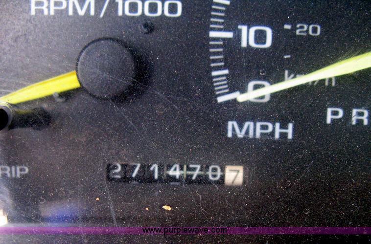 image for item H5441 1998 Chevrolet Silverado 2500 pickup truck