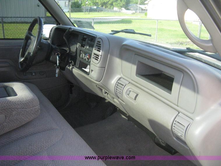 image for item H5441 1998 Chevrolet Silverado 2500 pickup truck