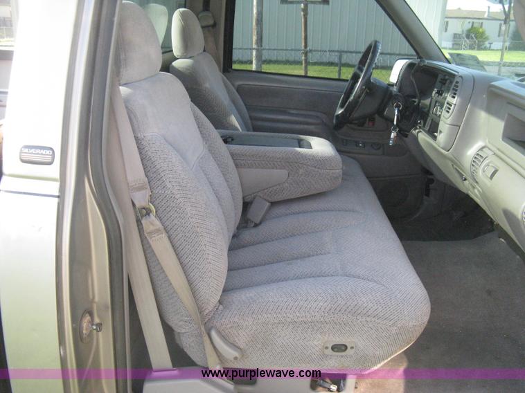 image for item H5441 1998 Chevrolet Silverado 2500 pickup truck